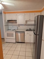 1302 S Parker Rd, Unit Club Valencia 1 bed apt in Denver, CO - Building Photo