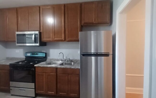 7307 S Bennett Ave in Chicago, IL - Building Photo - Building Photo