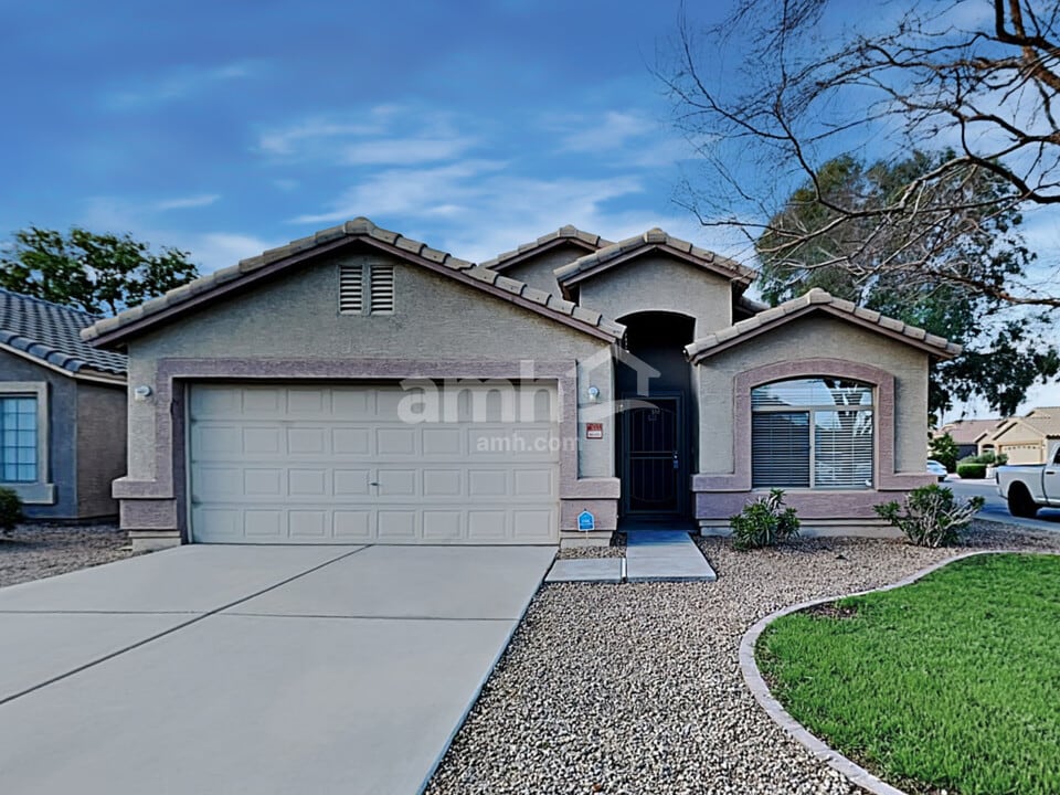 10649 W Alvarado Rd in Avondale, AZ - Foto de edificio