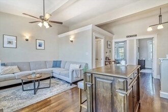 439 W 4th St, Unit 3 in Boston, MA - Building Photo - Building Photo