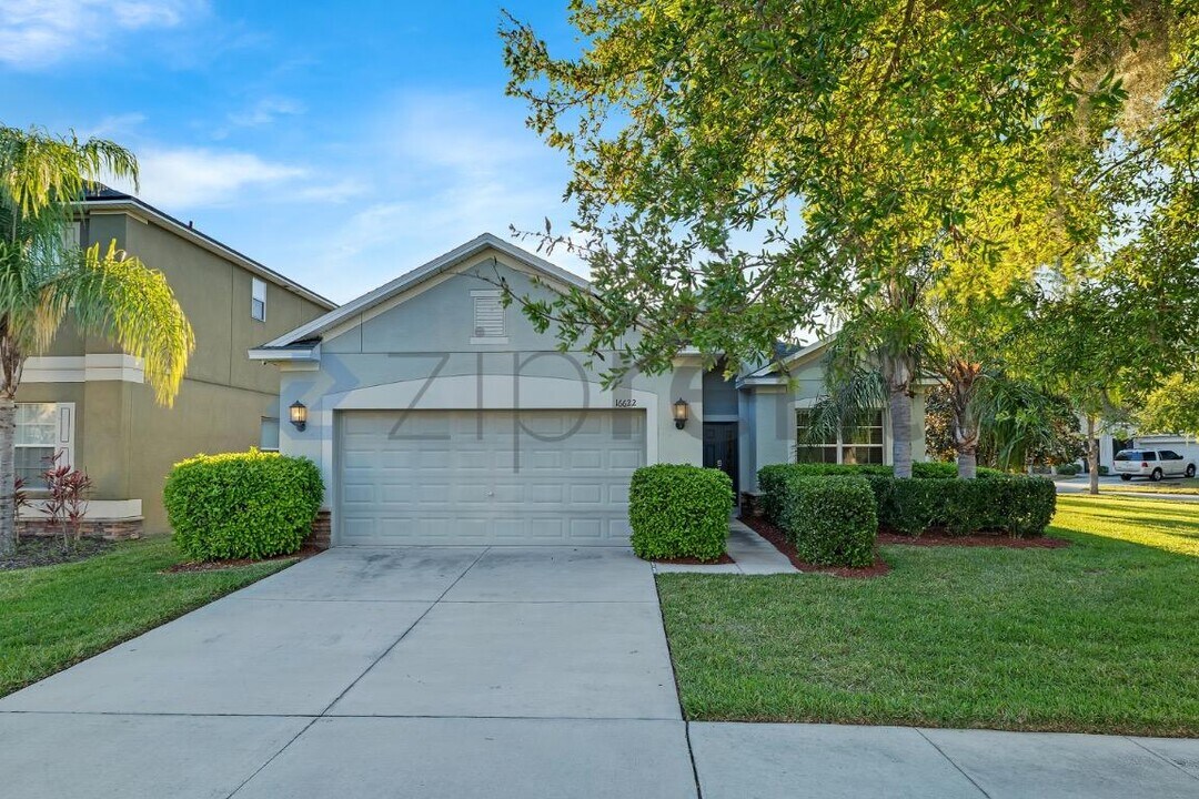 16622 Myrtle Sand Dr in Wimauma, FL - Building Photo