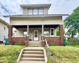 215 S Pine St in Mishawaka, IN - Building Photo