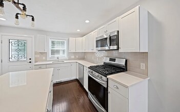 469 Sherman St in Canton, MA - Building Photo - Building Photo