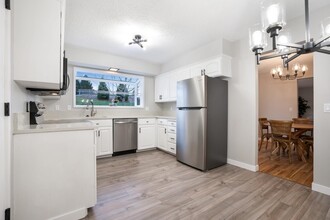 Room in 5 Bedroom Home at 13665 Sw Parkway in Beaverton, OR - Building Photo - Building Photo