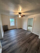 1088 Milltown Rd in Verona, PA - Foto de edificio - Building Photo