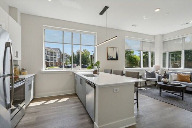 Heritage Court in Ewing, NJ - Building Photo - Building Photo