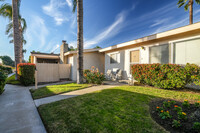 Senior Apartments 62+ Catalina Gardens in Riverside, CA - Foto de edificio - Building Photo