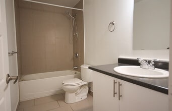 475-477 Lancaster St W in Kitchener, ON - Building Photo - Building Photo