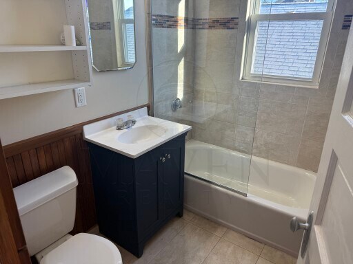 32 Cedar St, Unit 3 in Cambridge, MA - Foto de edificio - Building Photo