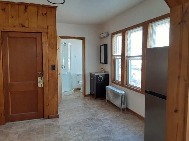 83 Main St, Unit 2A in Westfield, MA - Building Photo - Building Photo