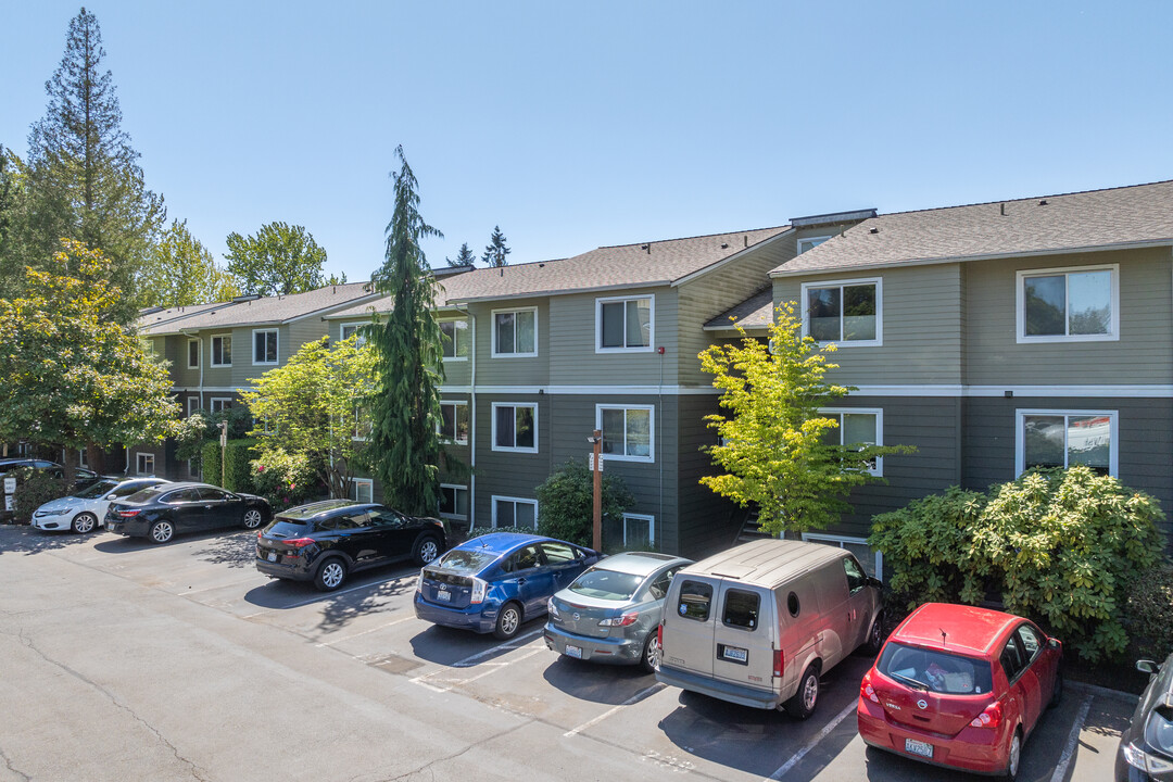 Village by the Lake in Everett, WA - Foto de edificio