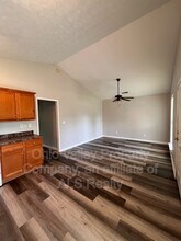 7097 Columbia Ave in Louisville, KY - Building Photo - Building Photo