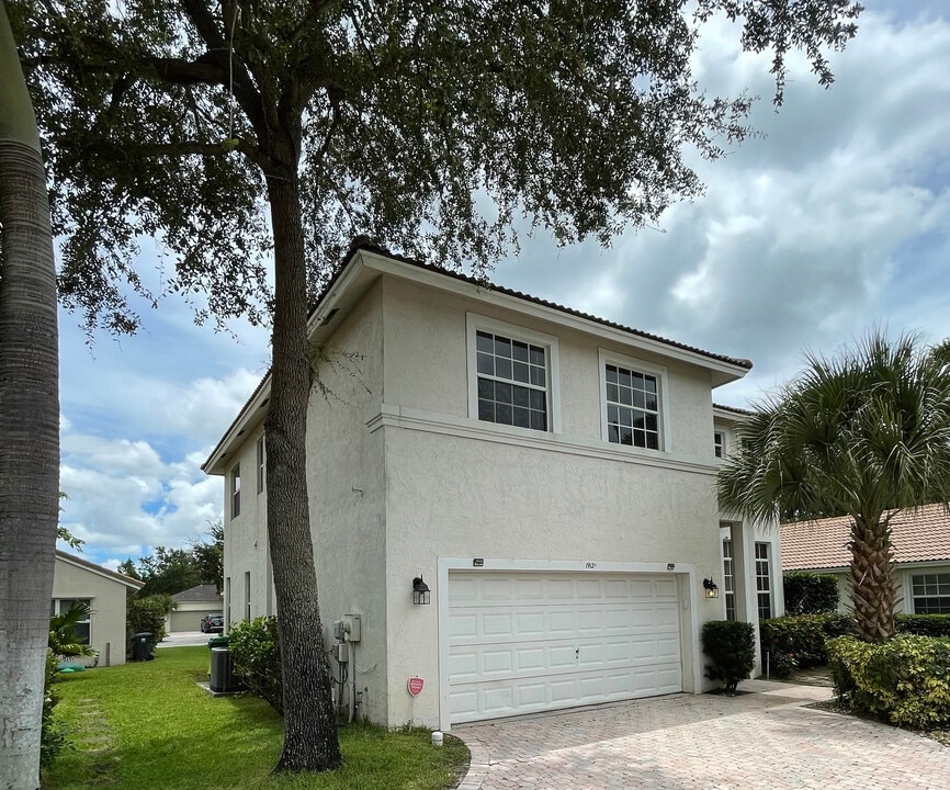1912 Capeside Cir in Wellington, FL - Building Photo