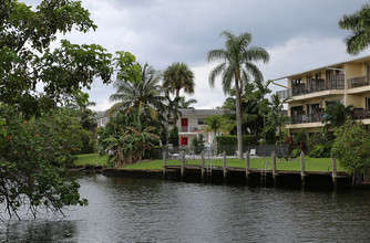 Riverbend Apartments in Fort Lauderdale, FL - Building Photo - Building Photo