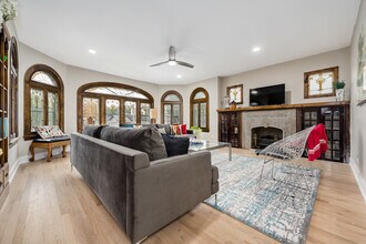 6739 N Rockwell St in Chicago, IL - Building Photo - Building Photo