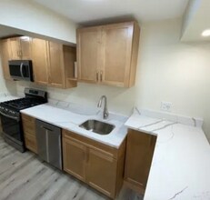 26 Hazelwood St, Unit B in Boston, MA - Foto de edificio - Building Photo