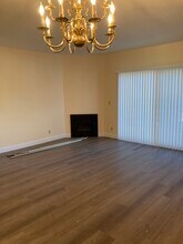 2706 Honolulu Ave, Unit 209 in Montrose, CA - Building Photo - Building Photo
