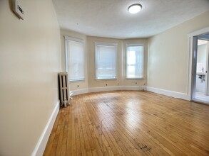 78 Wallingford Rd, Unit 1 in Boston, MA - Building Photo - Building Photo