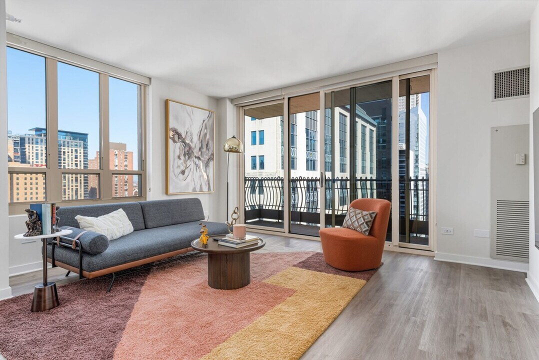 747 N Wabash Ave in Chicago, IL - Building Photo