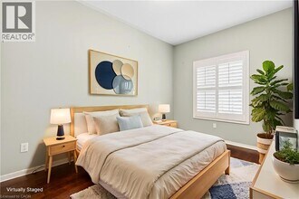 26 Manitoulin Trail in Hamilton, ON - Building Photo - Building Photo