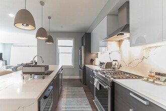 54 Pleasant St in Boston, MA - Building Photo - Building Photo