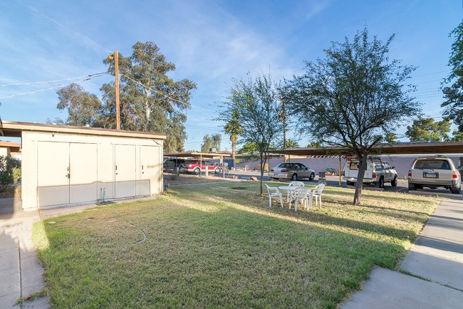 1321 W 5th St in Tempe, AZ - Foto de edificio - Building Photo