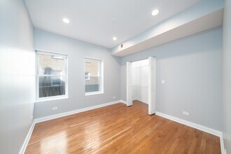 1145 W Lunt Ave in Chicago, IL - Building Photo - Interior Photo
