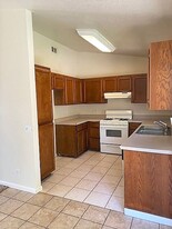 963 Grouse Dr in Redding, CA - Building Photo - Building Photo