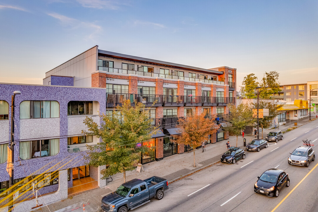 The Oxford in Vancouver, BC - Building Photo