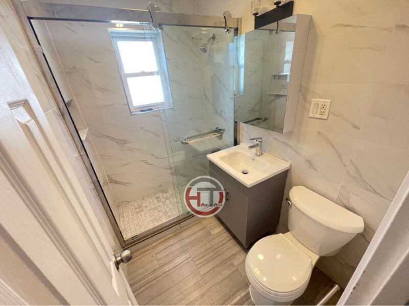 3250A Lucerne St, Unit Unit 1 in Bronx, NY - Building Photo