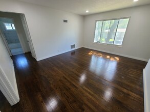 7125 Askew Ave in Kansas City, MO - Building Photo - Building Photo