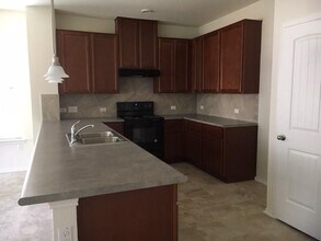 7700 Crystalbrook W in Austin, TX - Building Photo - Building Photo