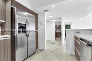 800 Parkview Dr, Unit # 821 in Hallandale Beach, FL - Building Photo - Building Photo