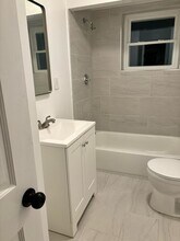 21 Barrett St, Unit 3 in Fall River, MA - Foto de edificio - Building Photo