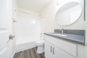 343 Autumn Dr in San Marcos, CA - Building Photo - Building Photo