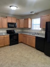 205 Autumn Pine Dr, Unit 205 in Fairview Heights, IL - Foto de edificio - Building Photo