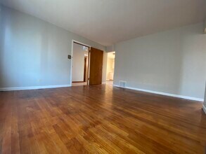 5221 N 68th St in Milwaukee, WI - Building Photo - Building Photo