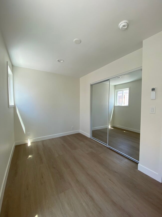 1331 W Adams Blvd, Unit 1331 in Los Angeles, CA - Building Photo - Building Photo