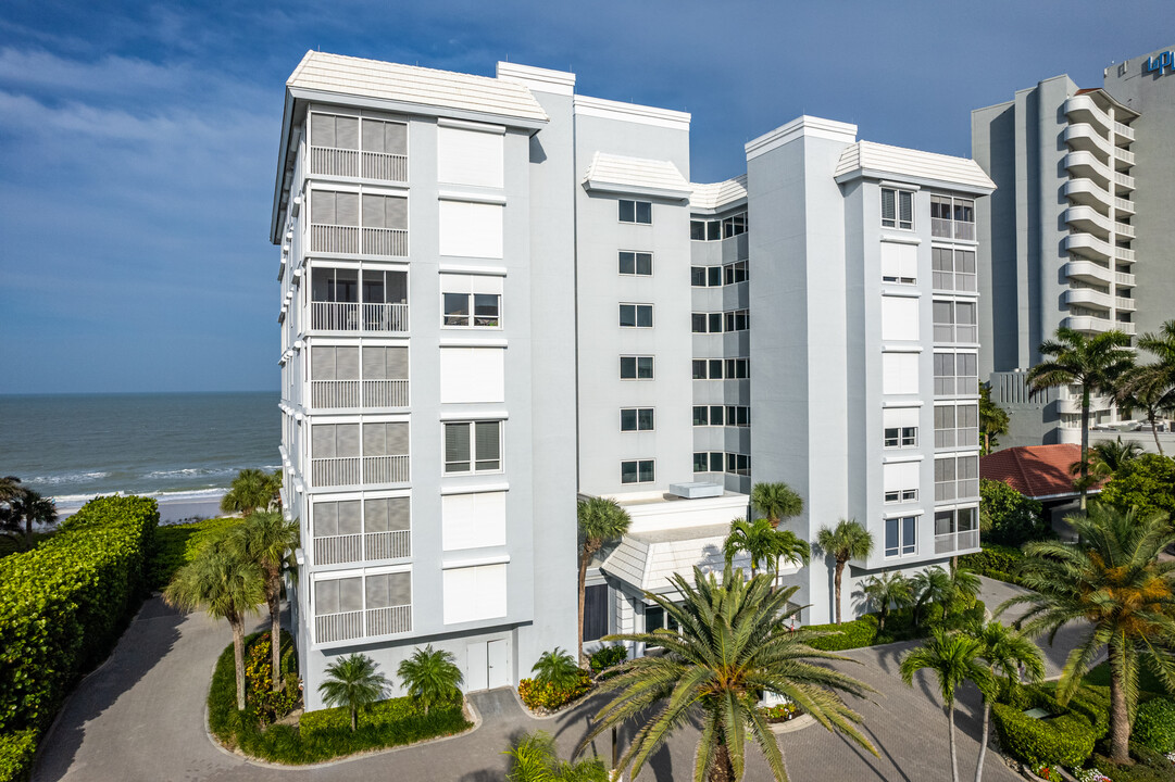 Le Dauphin Condos in Naples, FL - Building Photo