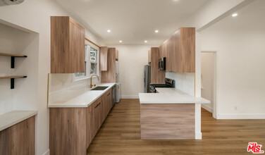 5727 Carlton Way in Los Angeles, CA - Building Photo - Building Photo