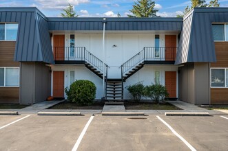 Sun Brook Apartments in Beaverton, OR - Building Photo - Building Photo