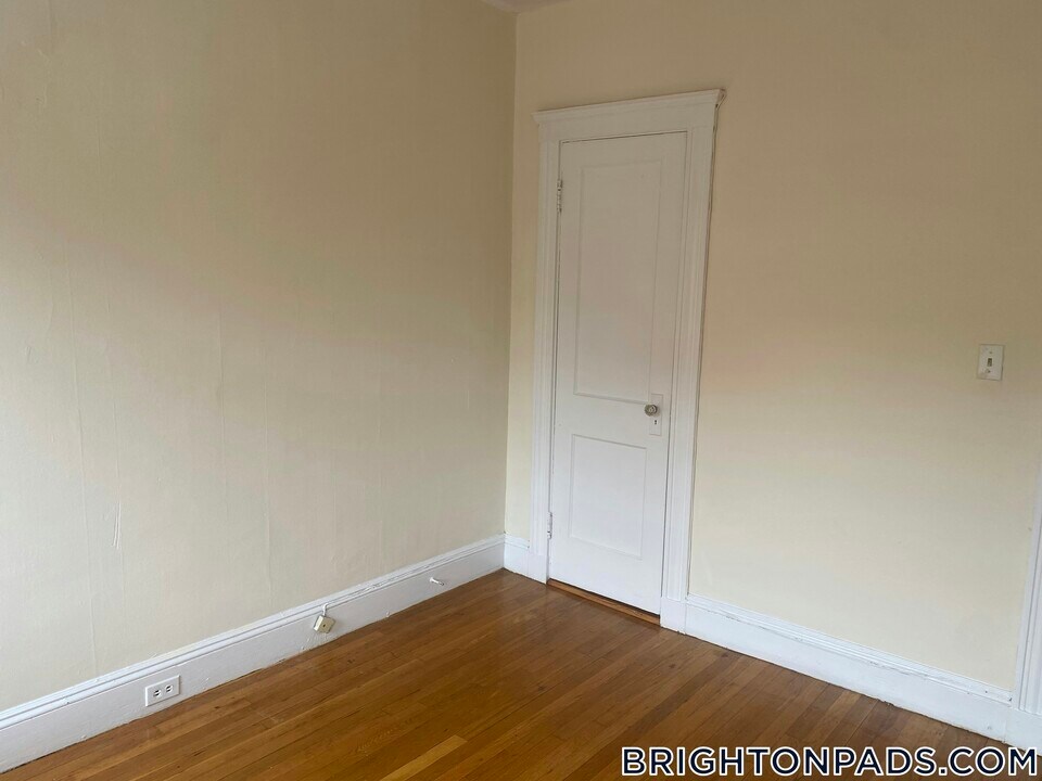 135 Washington St in Boston, MA - Building Photo