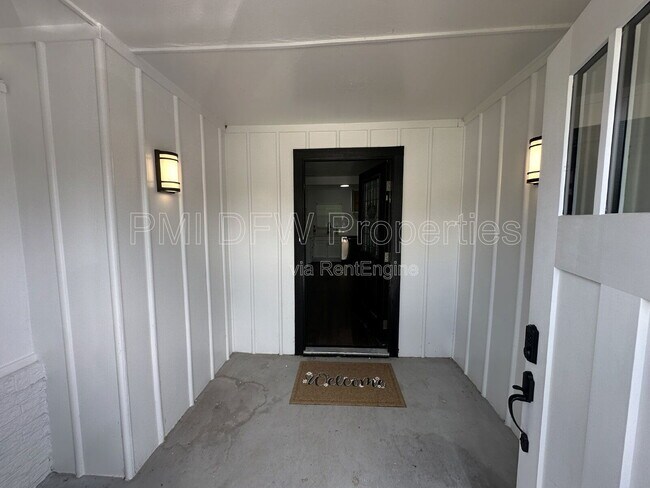 3304 Mayhew Dr in Dallas, TX - Building Photo - Building Photo
