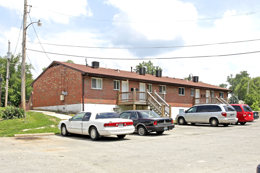 Edmundson Square in St. Louis, MO - Building Photo