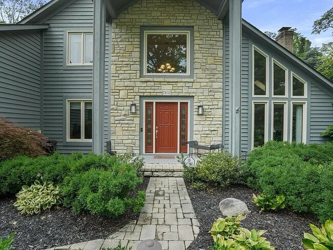 7832 Country Brook Ln in Reynoldsburg, OH - Building Photo - Building Photo