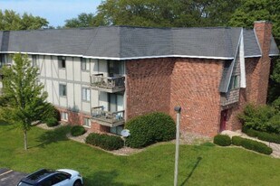 Dunlap Lakeside in Dunlap, IL - Building Photo