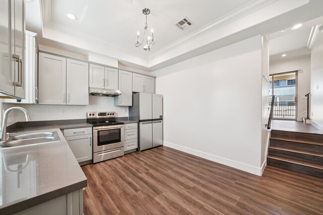 1404 S Alta Vista Ave in Monrovia, CA - Building Photo - Building Photo