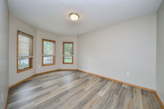 310 Delnor Glen Dr in St. Charles, IL - Building Photo - Building Photo