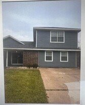 2527 Cunningham St in Irving, TX - Building Photo