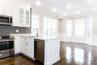 54 Athol St, Unit 1 in Boston, MA - Foto de edificio - Building Photo